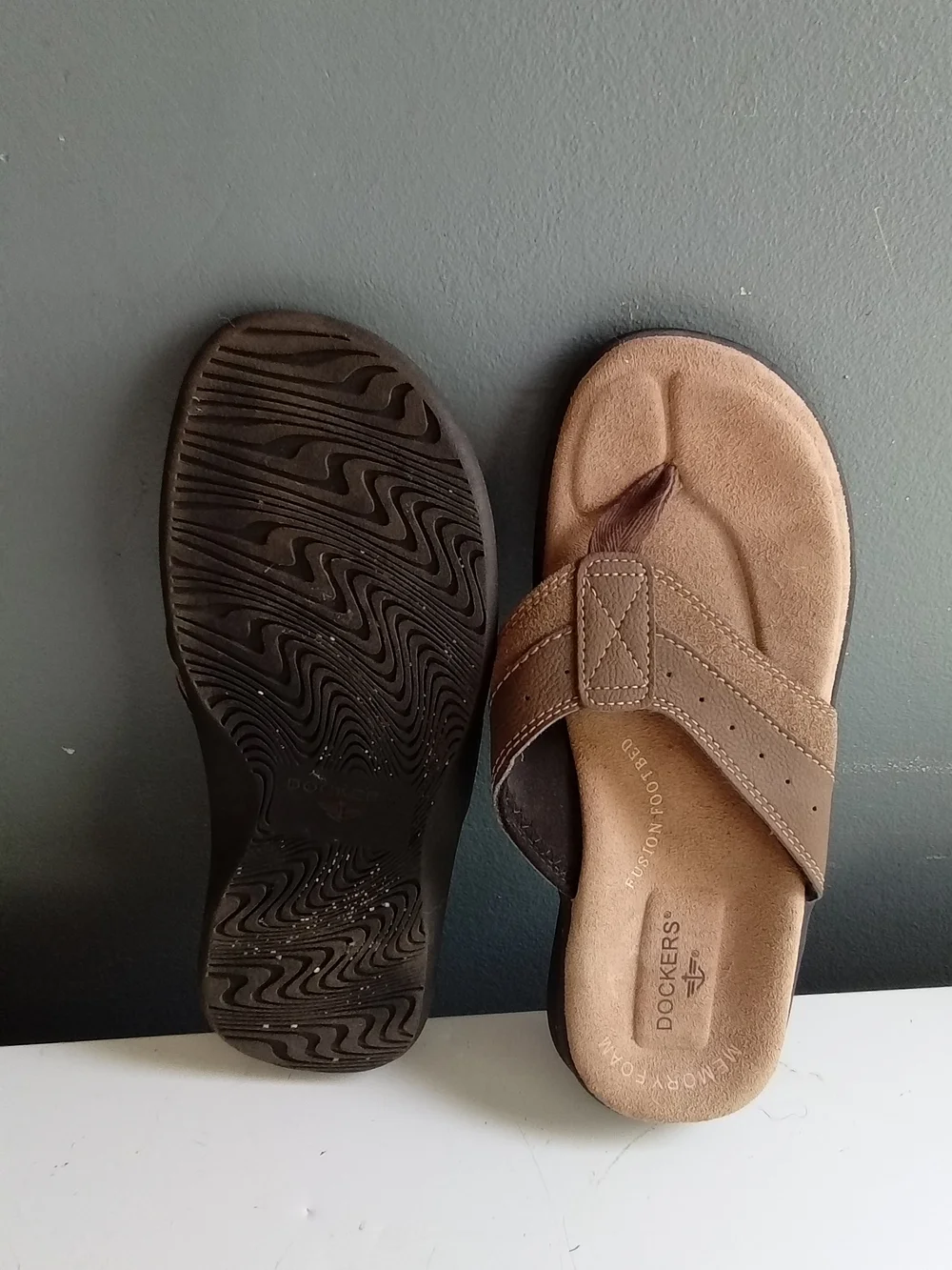 Dockers Mens‎ Brown Memory Foam Fusion Footbed Flip Flop Thong Sandals